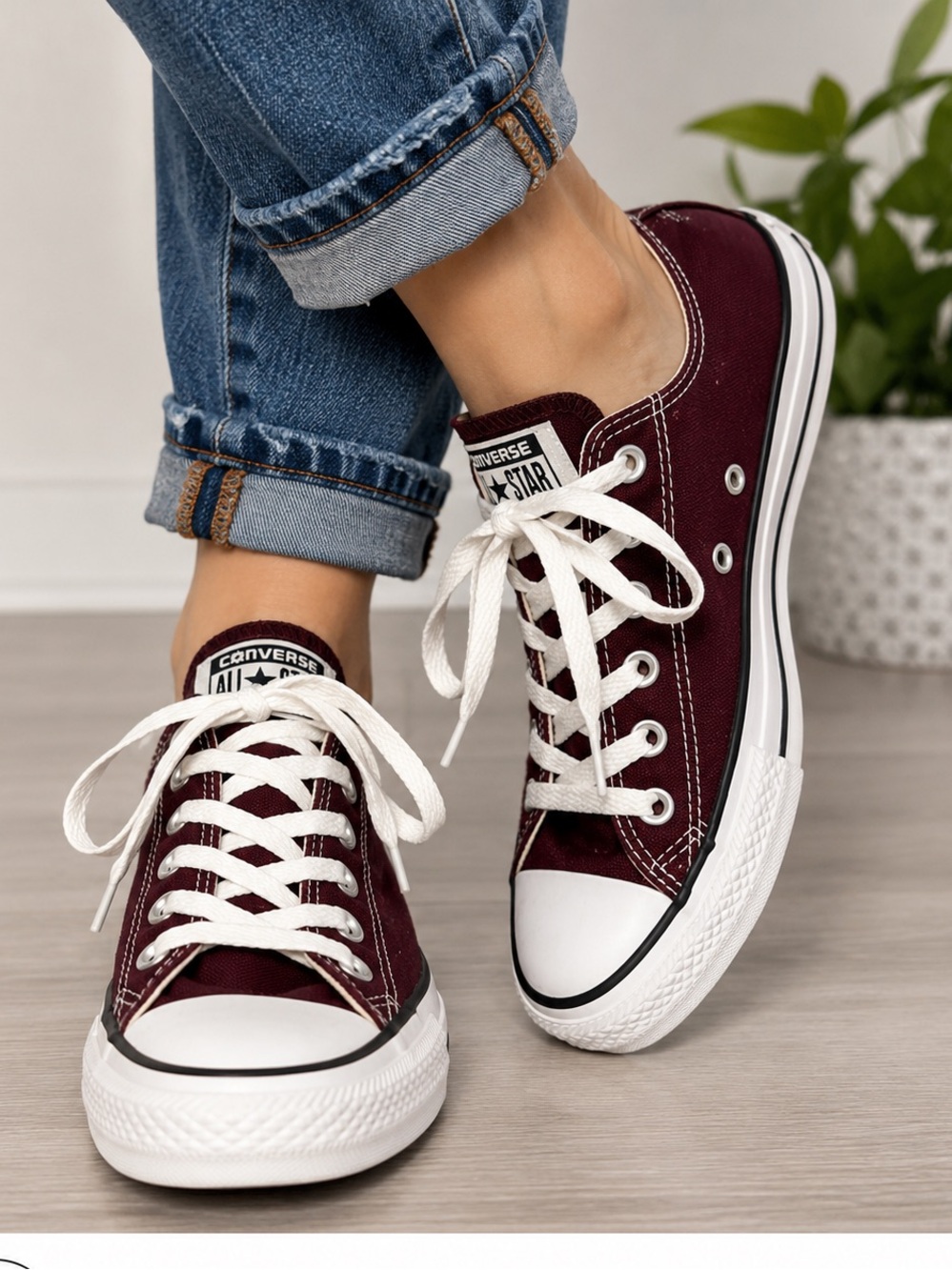 Converse Chuck Taylor All Star Low Top Sneakers Burgundy Men’s 4 Women’s 6